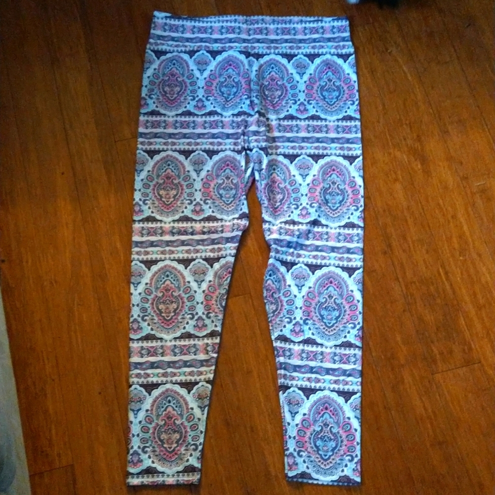 Brand New Women's Pretty Paisley Leggings 1X/3X